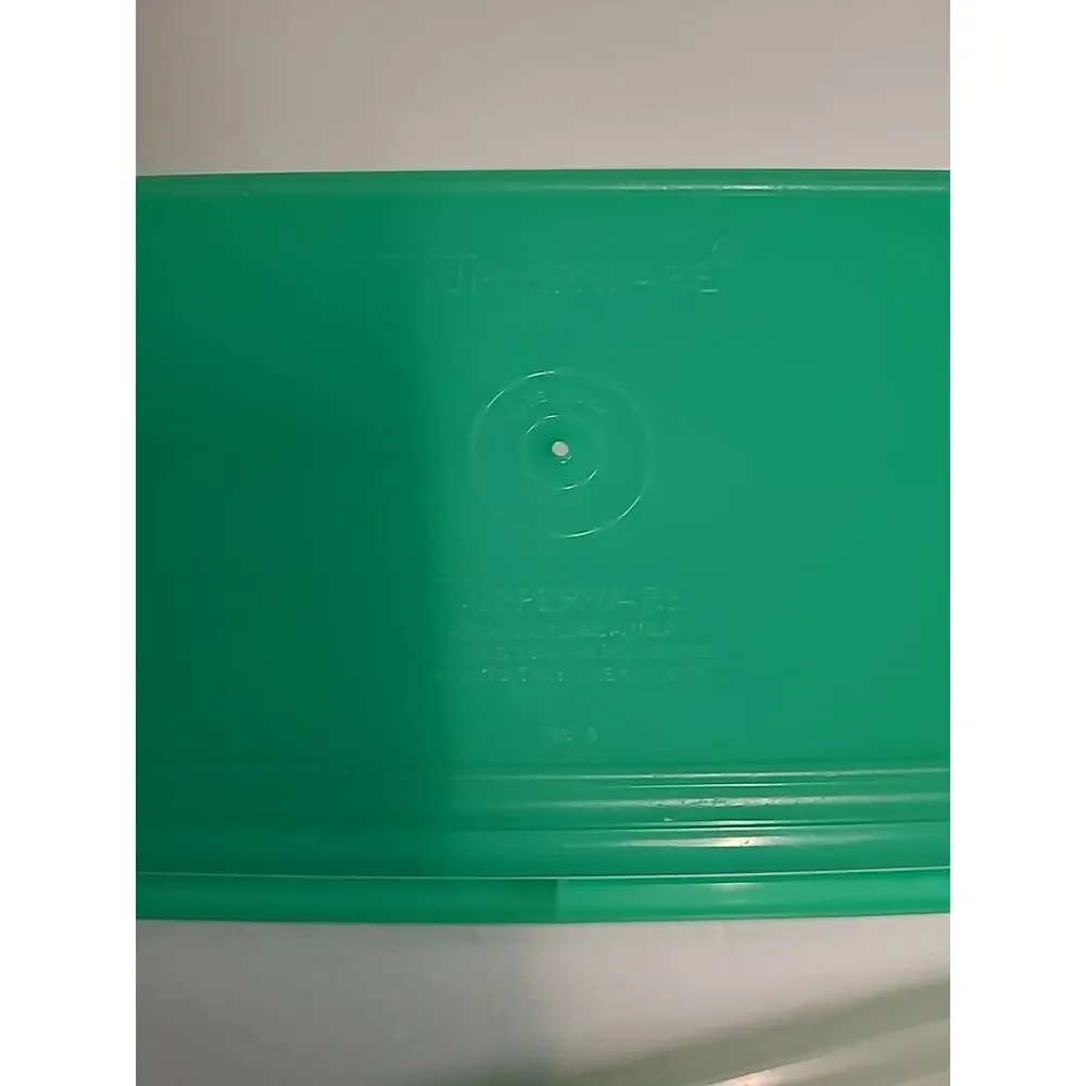Tupperware Celery Vegetable Crisper Keeper - Vintage - Jadite Green USA w/Insert